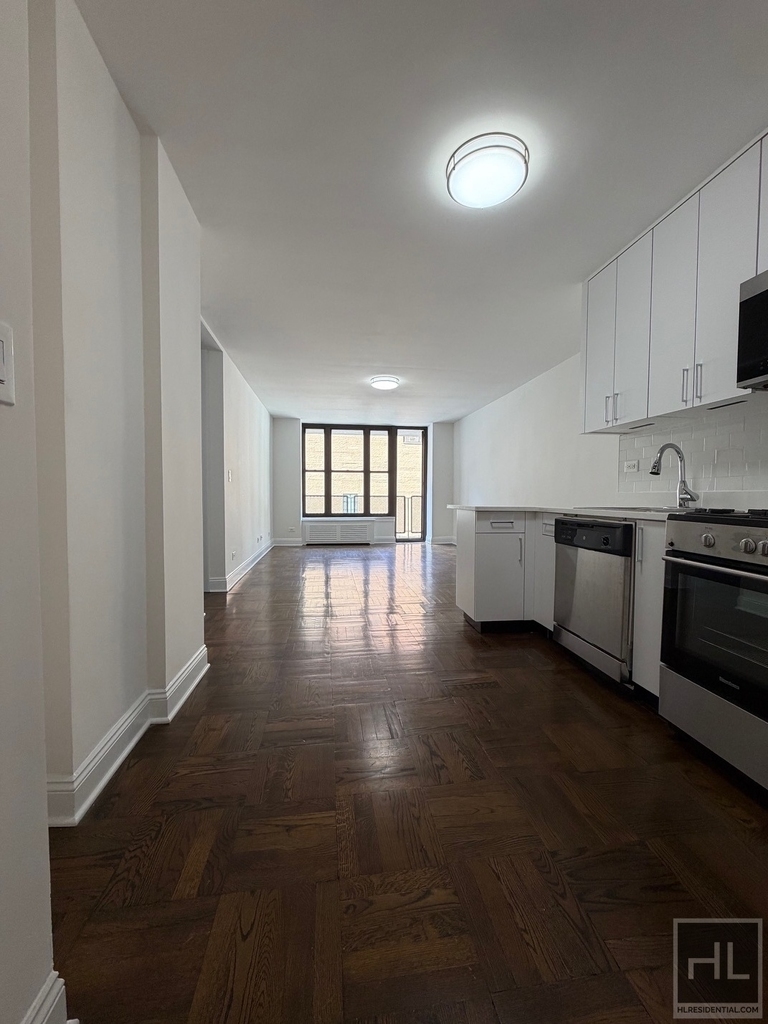East 35 Street - Photo 2
