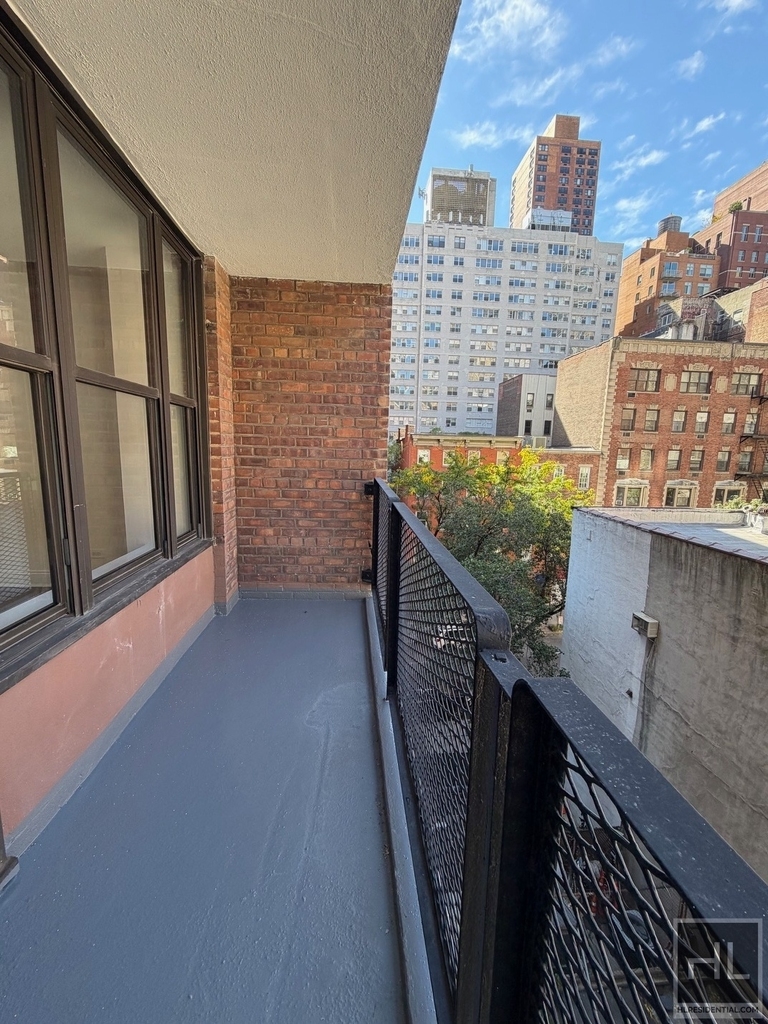 East 35 Street - Photo 3