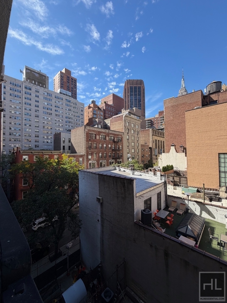 East 35 Street - Photo 8