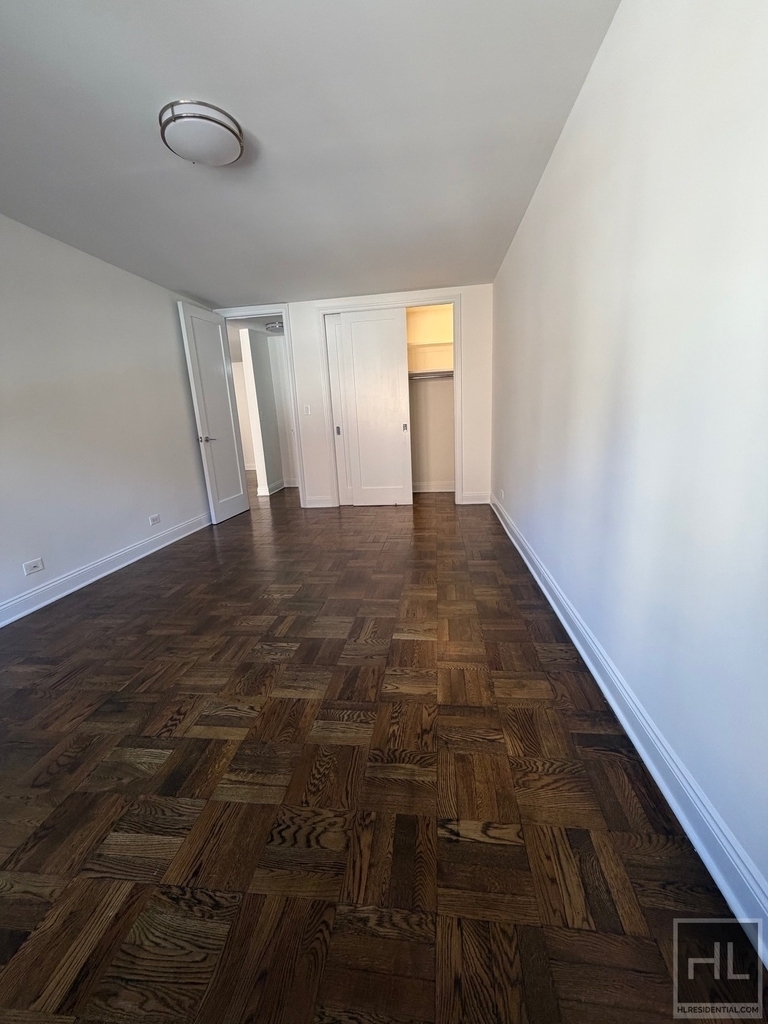 East 35 Street - Photo 5