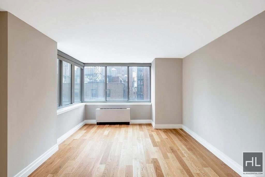 6th Avenue - Photo 4