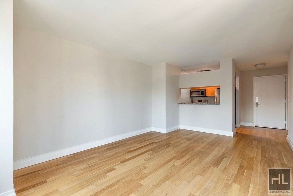 6th Avenue - Photo 3