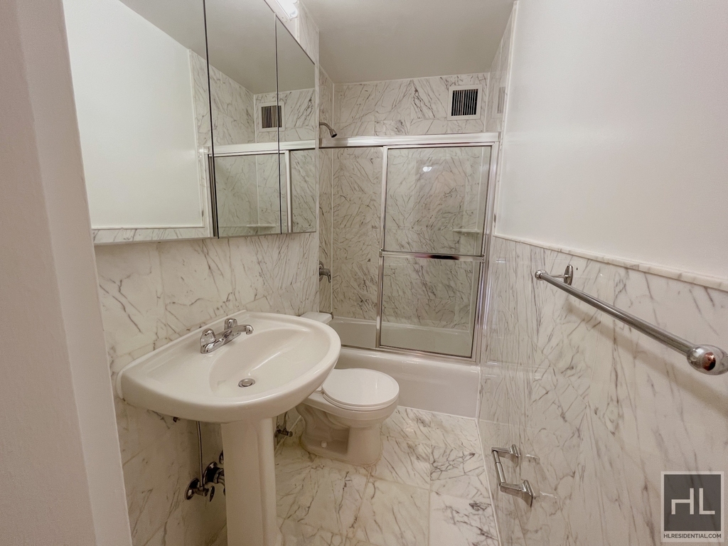 East 83 Street - Photo 2