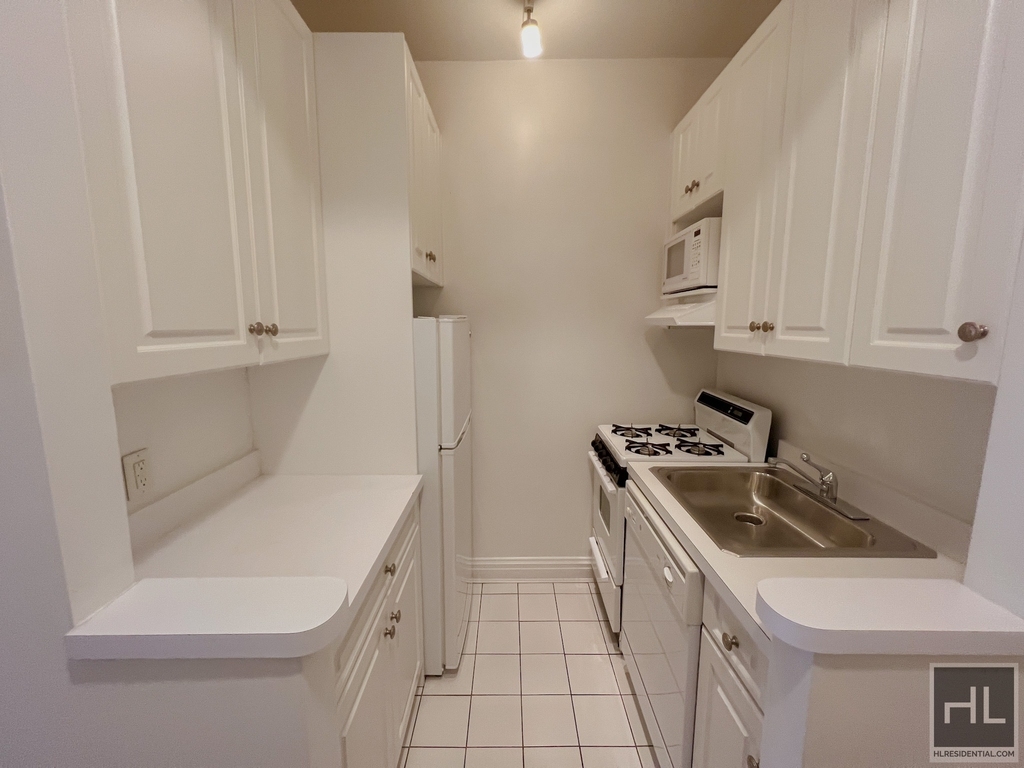 East 83 Street - Photo 1