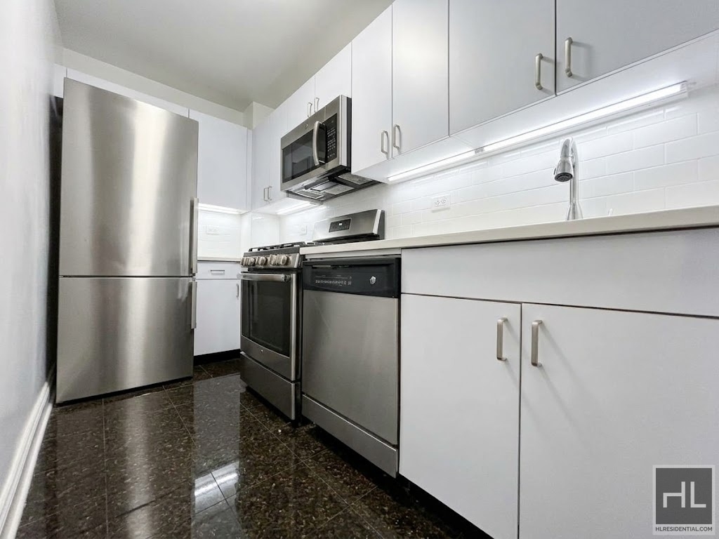 5 Avenue - Photo 2