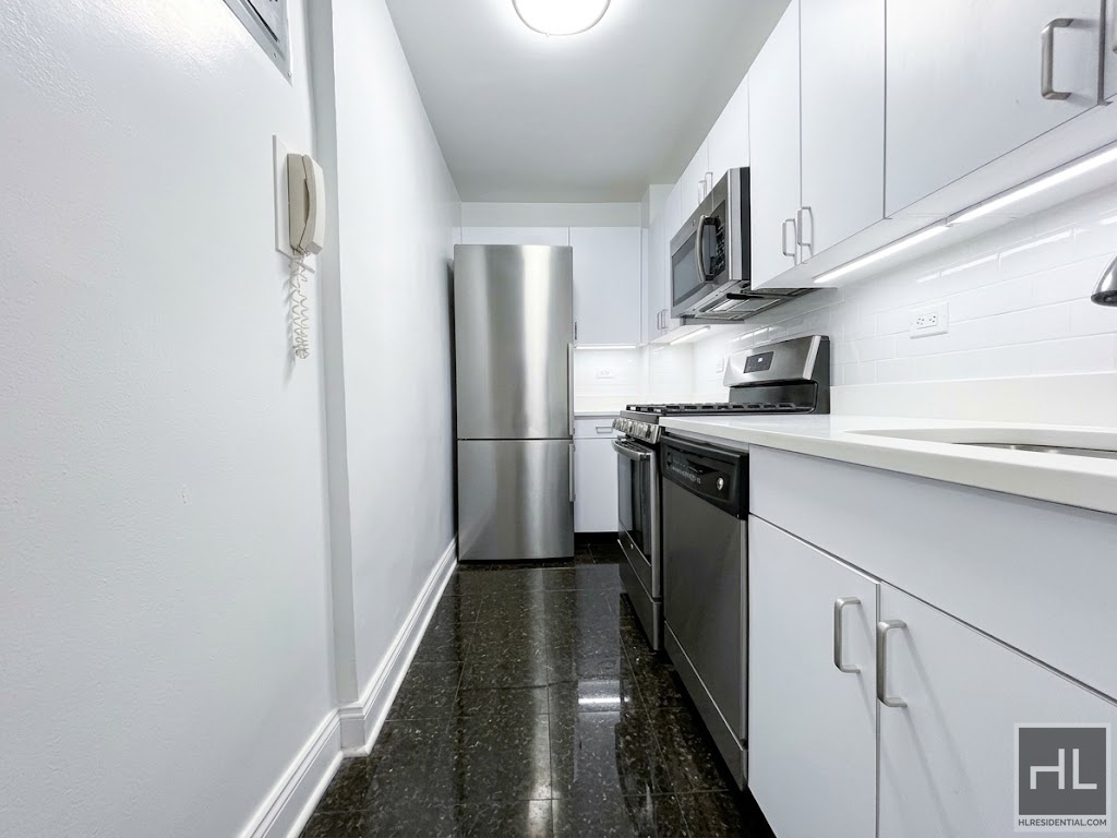 5 Avenue - Photo 1
