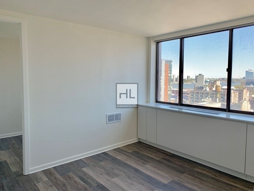 West 43 Street - Photo 5