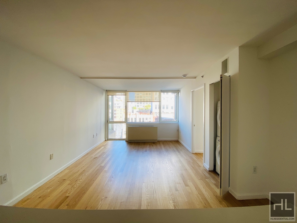 West 37th Street - Photo 4