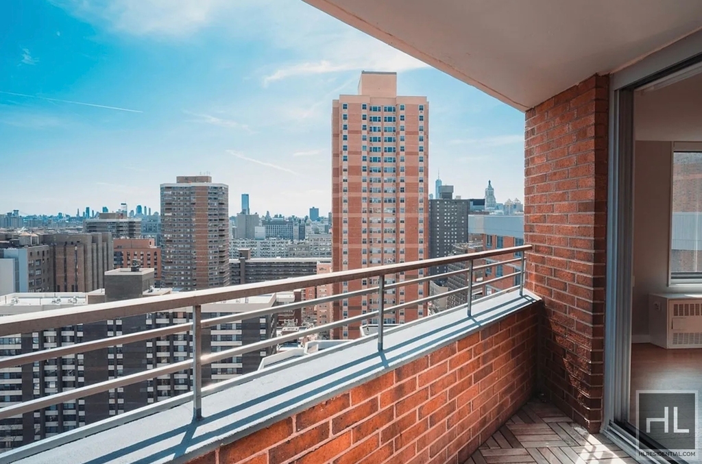 Second Avenue - Photo 6
