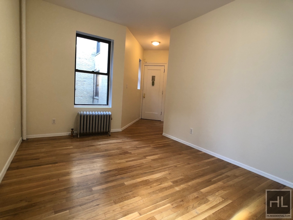 West 11th Street - Photo 4