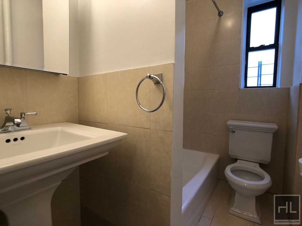 West 11th Street - Photo 7
