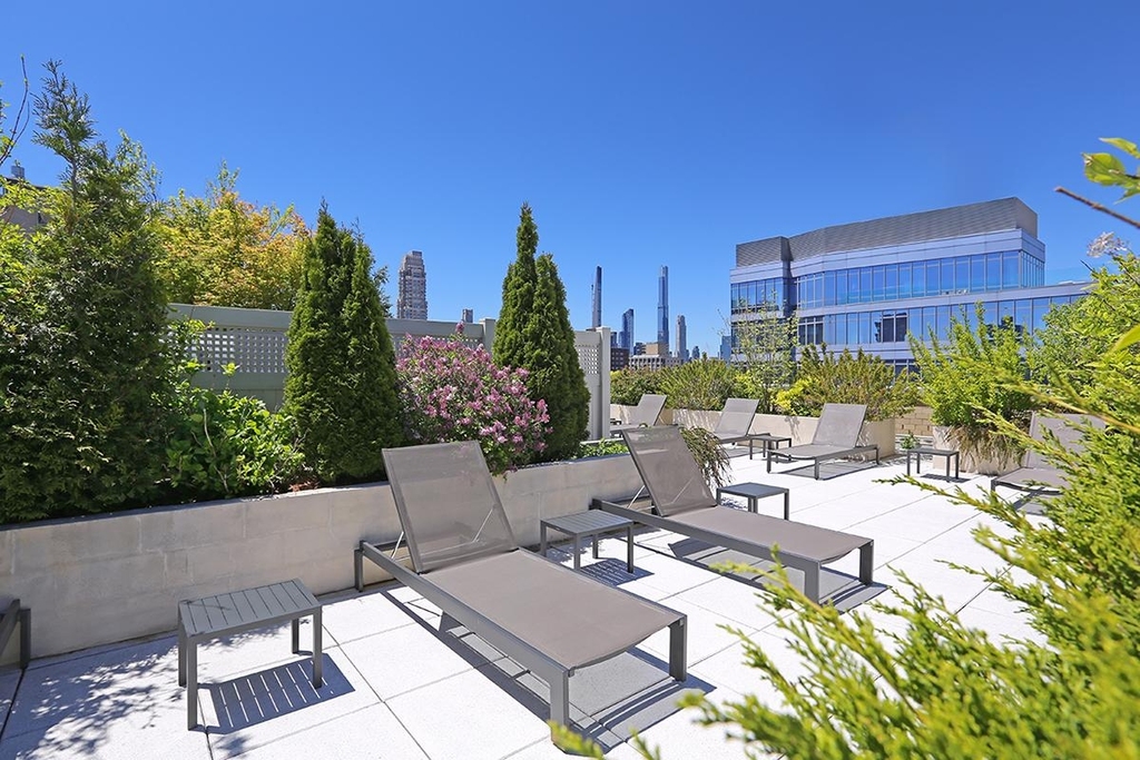 East 75th Street - Photo 7
