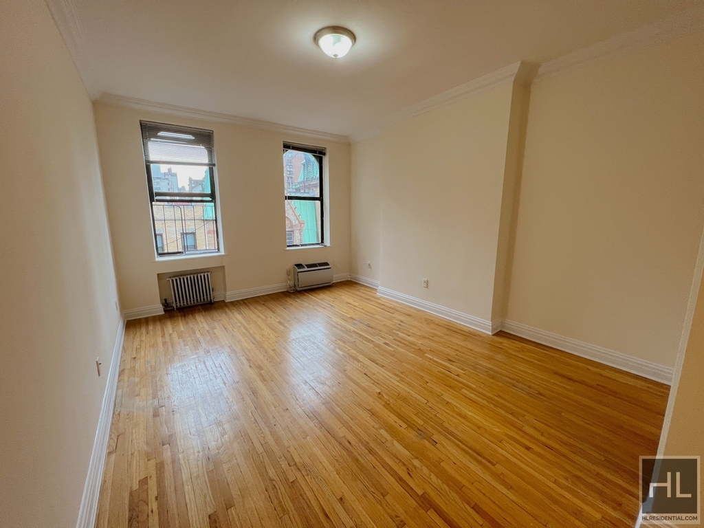 East 83 Street - Photo 0