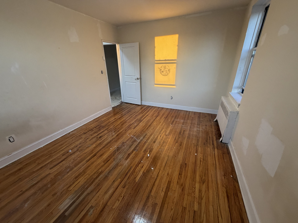 143-6 Barclay Avenue - Photo 5