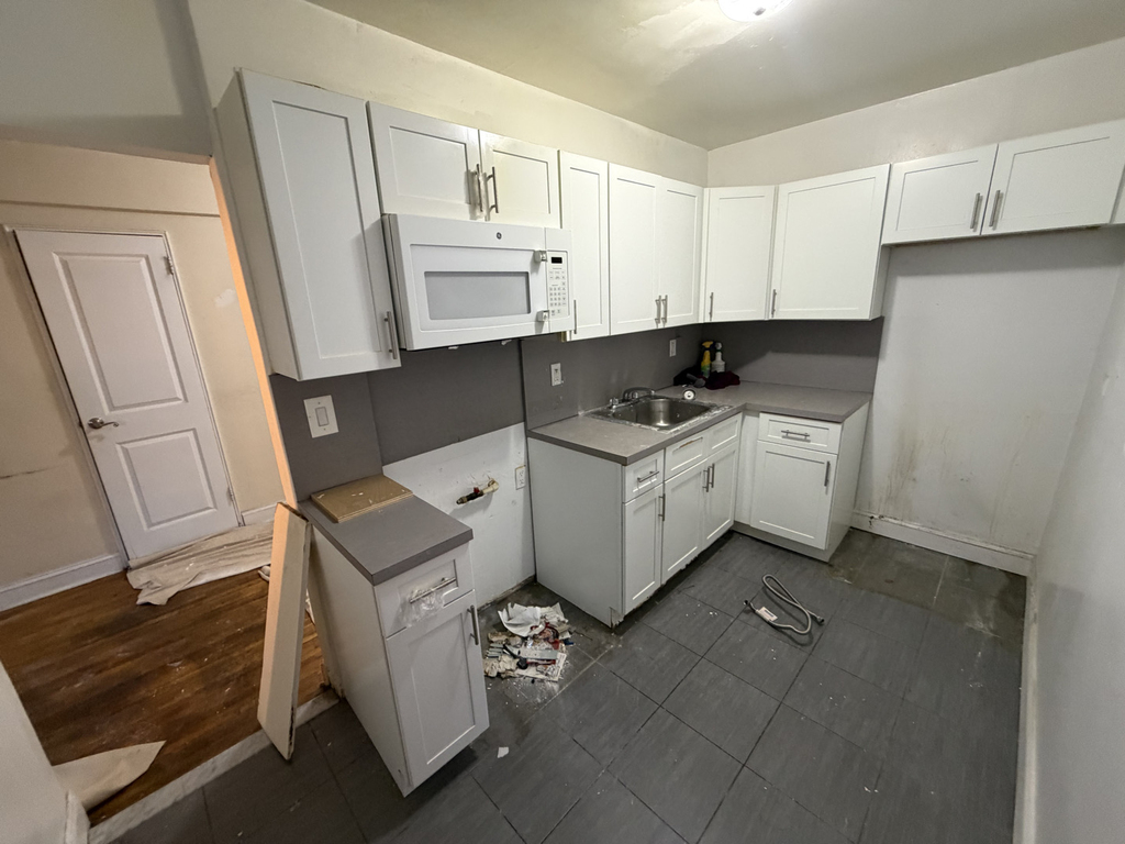 143-6 Barclay Avenue - Photo 3
