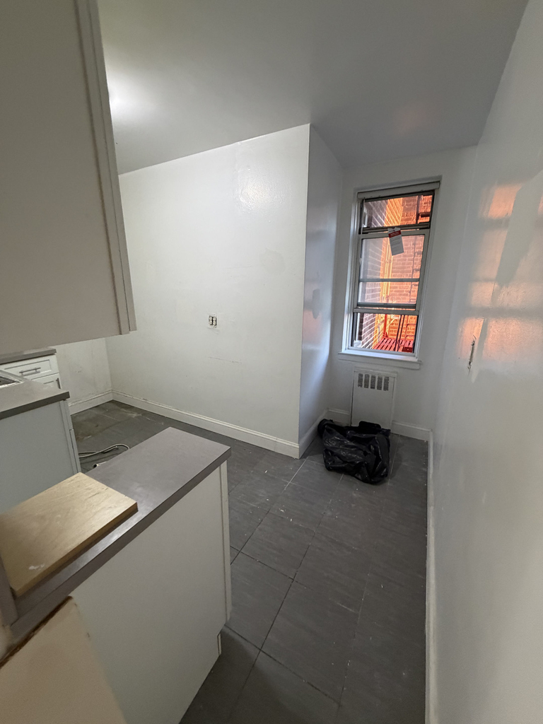 143-6 Barclay Avenue - Photo 2