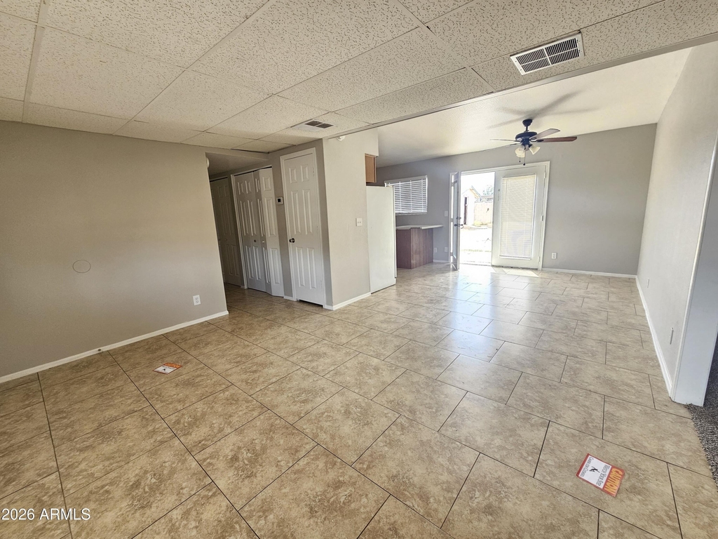 201 W Barrus Place - Photo 3