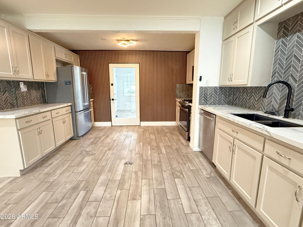 1116 E Fern Drive N - Photo 8