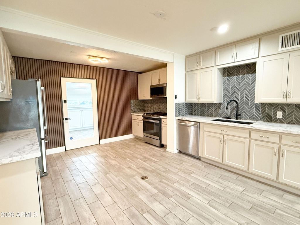 1116 E Fern Drive N - Photo 7