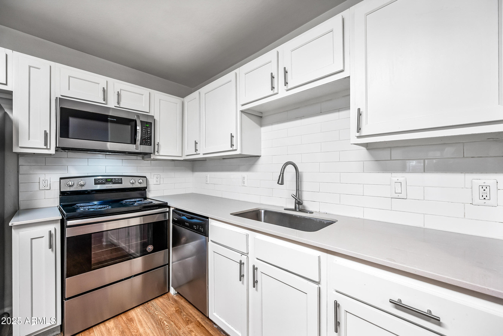 3065 N 67th Avenue - Photo 8