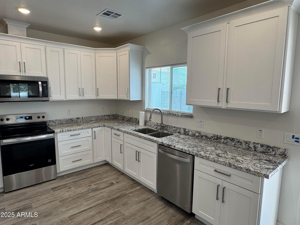 2814 E Roeser Road - Photo 4