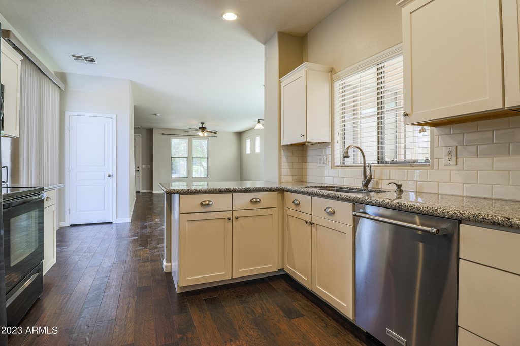 15304 W Wethersfield Road - Photo 9