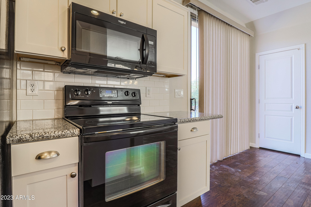 15304 W Wethersfield Road - Photo 10