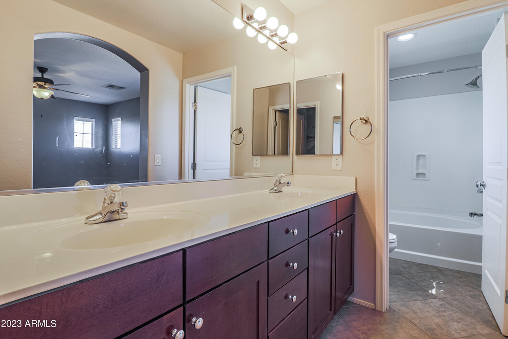 15304 W Wethersfield Road - Photo 20