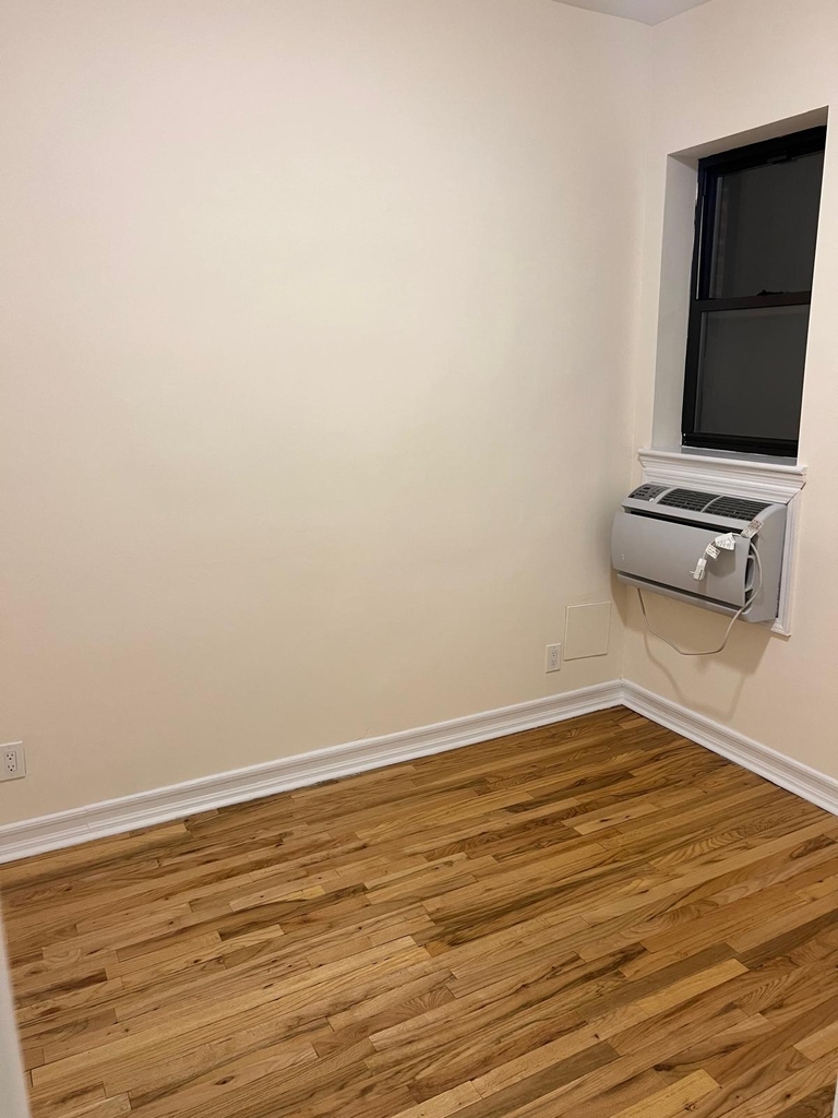 East 83rd Street - Photo 6