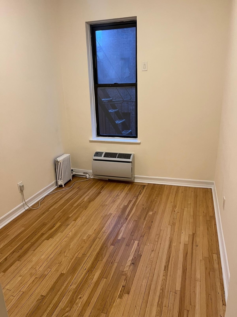East 83rd Street - Photo 4