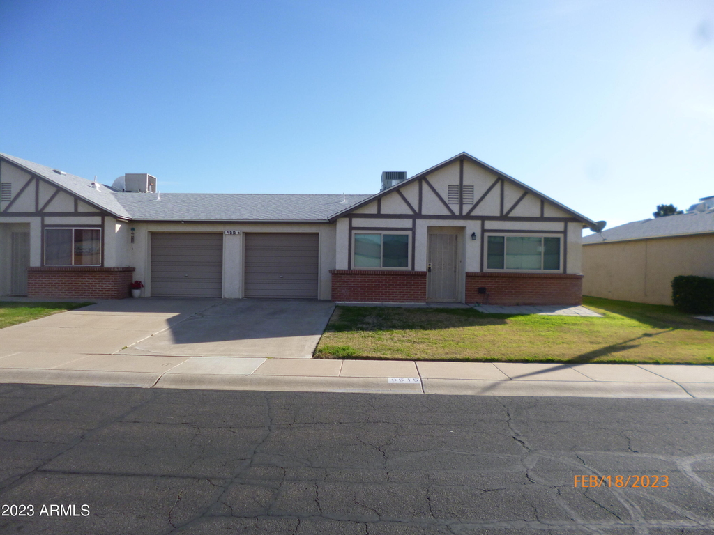 9515 W North Lane - Photo 0