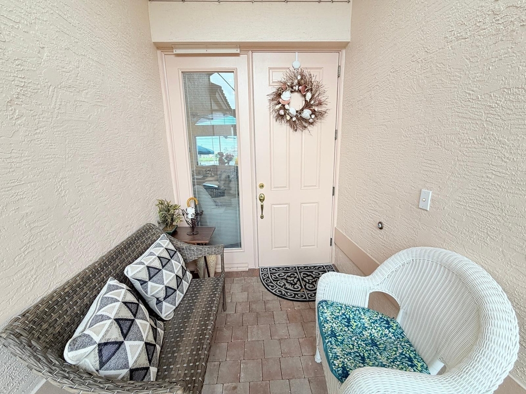 360 Nw Sunview Way - Photo 1