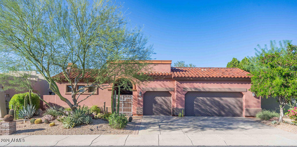 8024 E Windwood Lane - Photo 0
