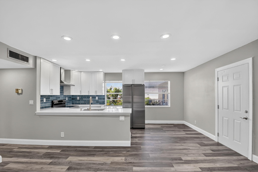 411 Burgundy I - Photo 8
