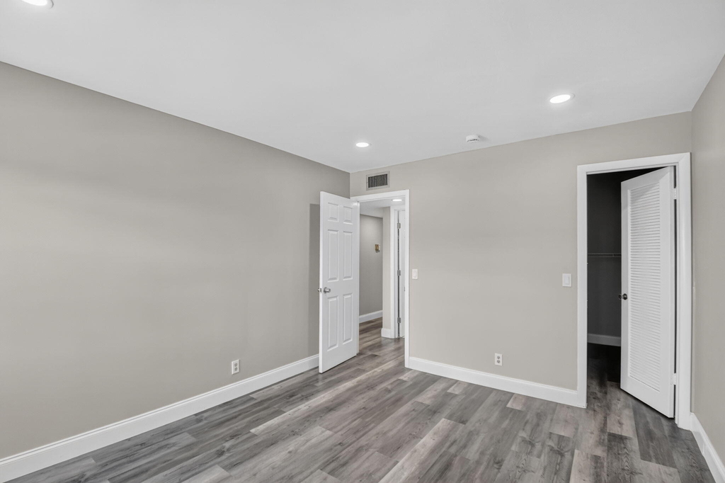 411 Burgundy I - Photo 18