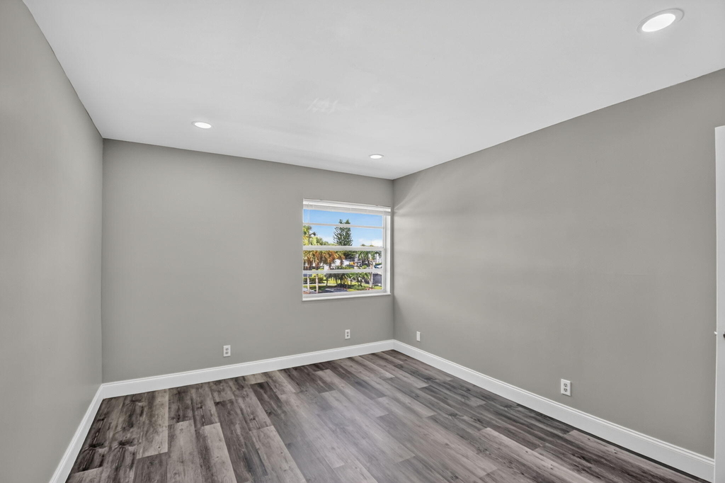 411 Burgundy I - Photo 17