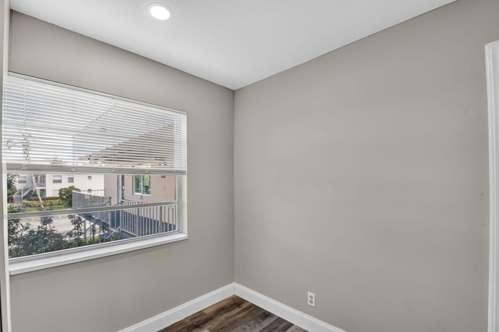 411 Burgundy I - Photo 13