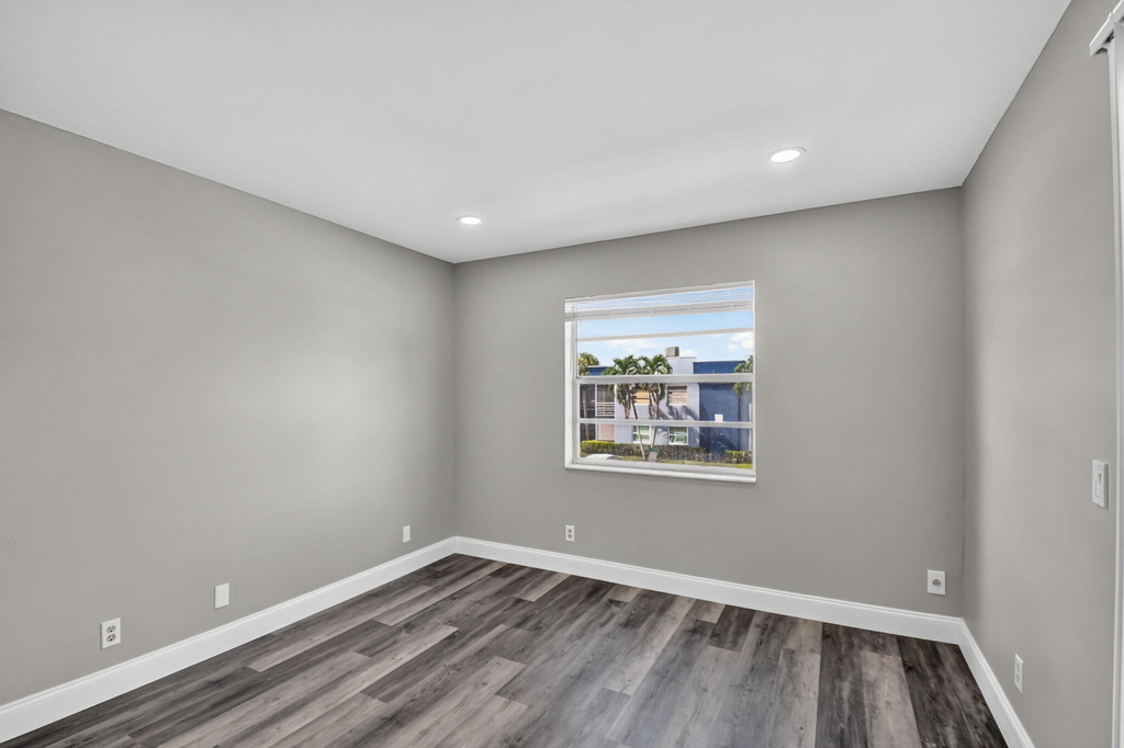 411 Burgundy I - Photo 22