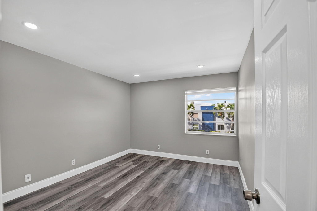 411 Burgundy I - Photo 15