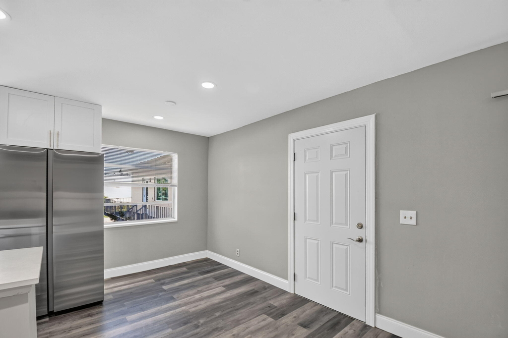 411 Burgundy I - Photo 6