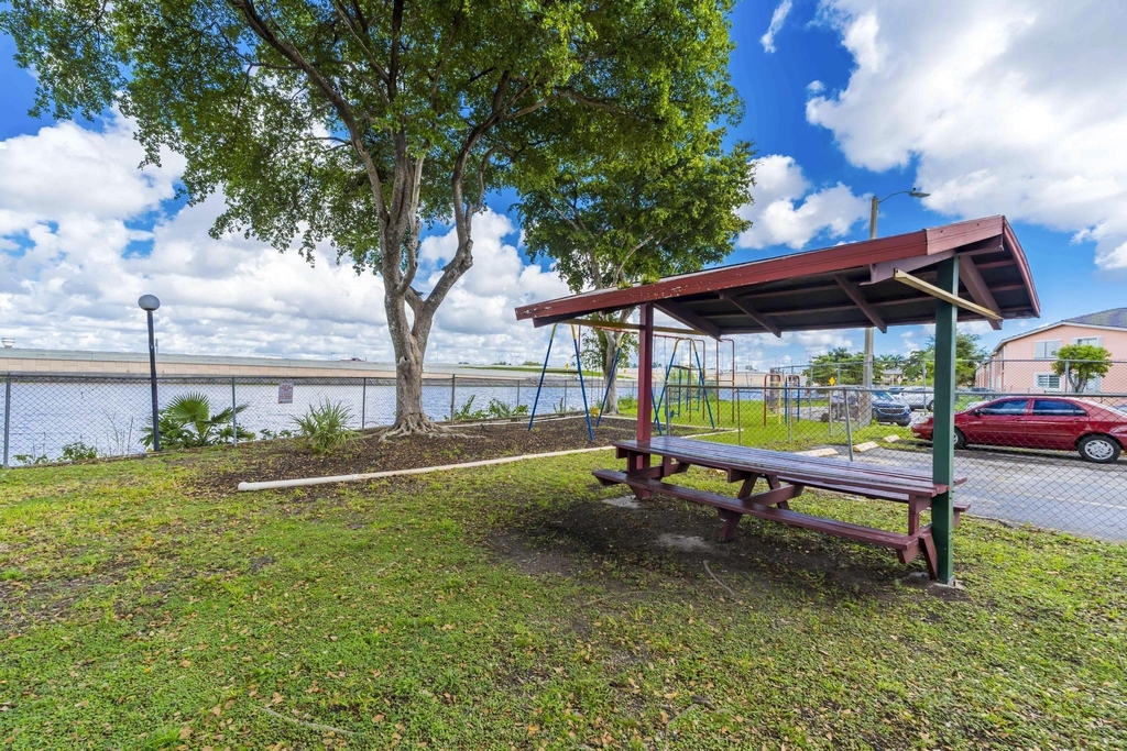 4707 Nw 7th Street - Photo 31