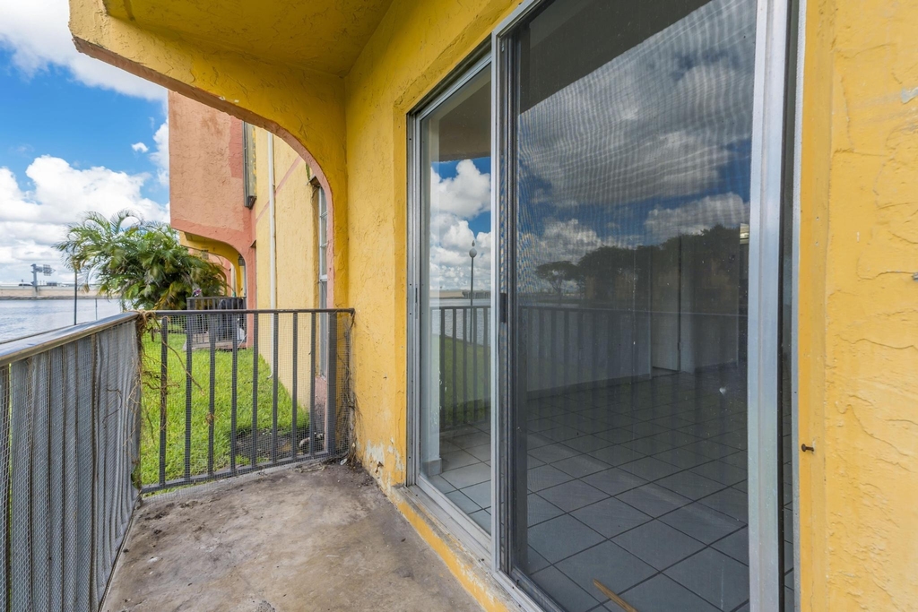 4707 Nw 7th Street - Photo 23