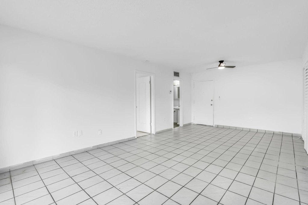 4707 Nw 7th Street - Photo 7