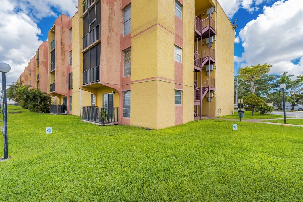 4707 Nw 7th Street - Photo 25