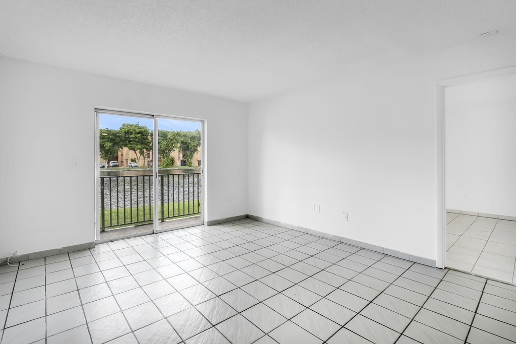 4707 Nw 7th Street - Photo 4