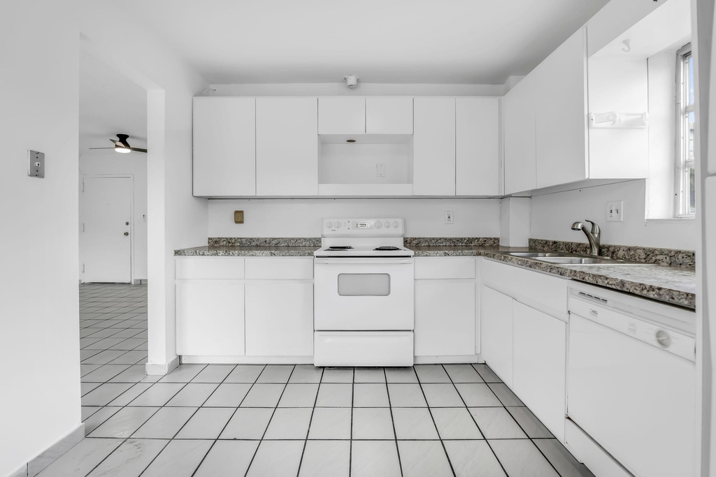 4707 Nw 7th Street - Photo 18