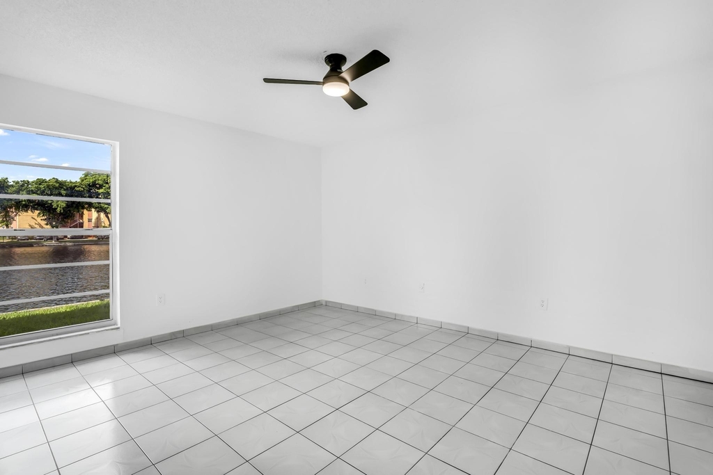 4707 Nw 7th Street - Photo 10