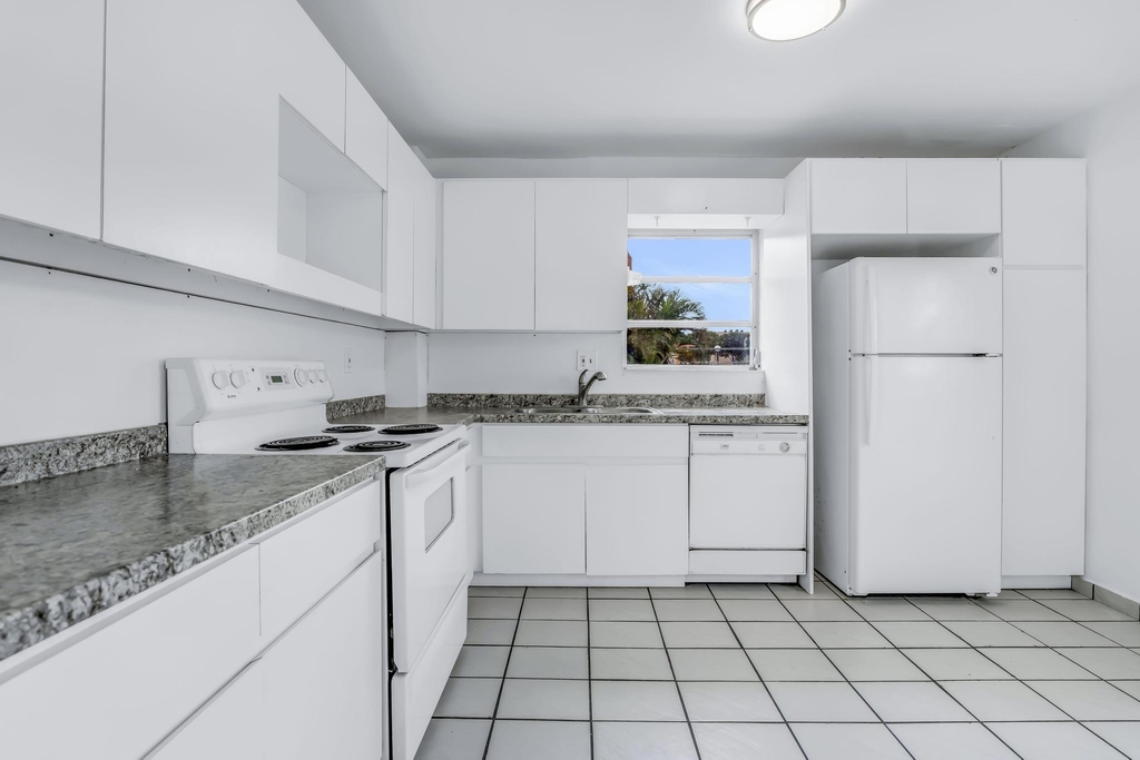 4707 Nw 7th Street - Photo 16