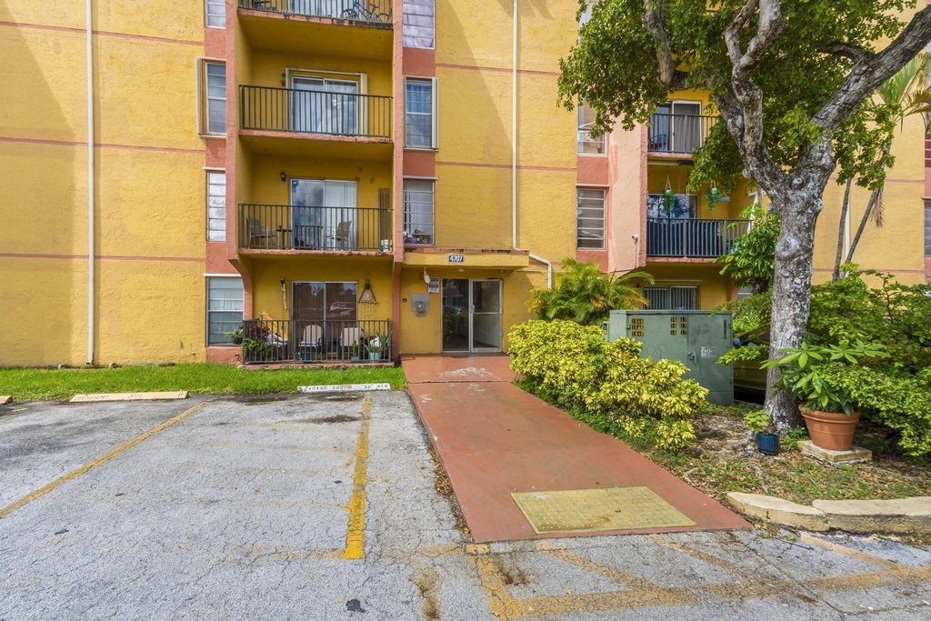 4707 Nw 7th Street - Photo 0