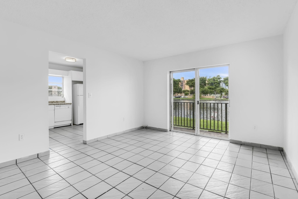 4707 Nw 7th Street - Photo 5